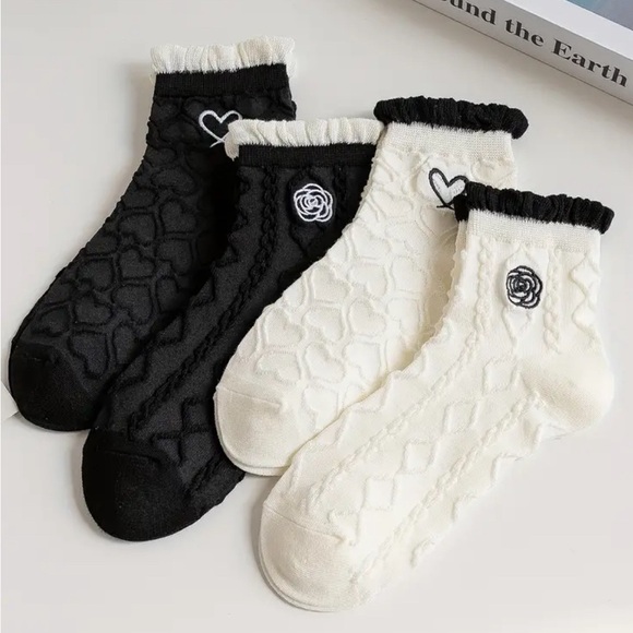 Soft white and black socks inspired chanel - Picture 6 of 6